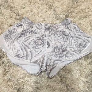 Lululemon Hotty hot shorts ! 2.5 inseam !!!